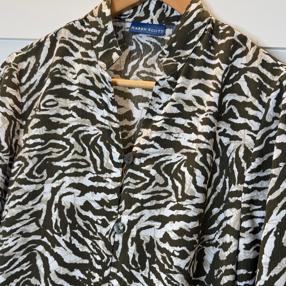 Karen Scott Zebra Print Women's Top Button Front size Medium - Picture 5 of 12